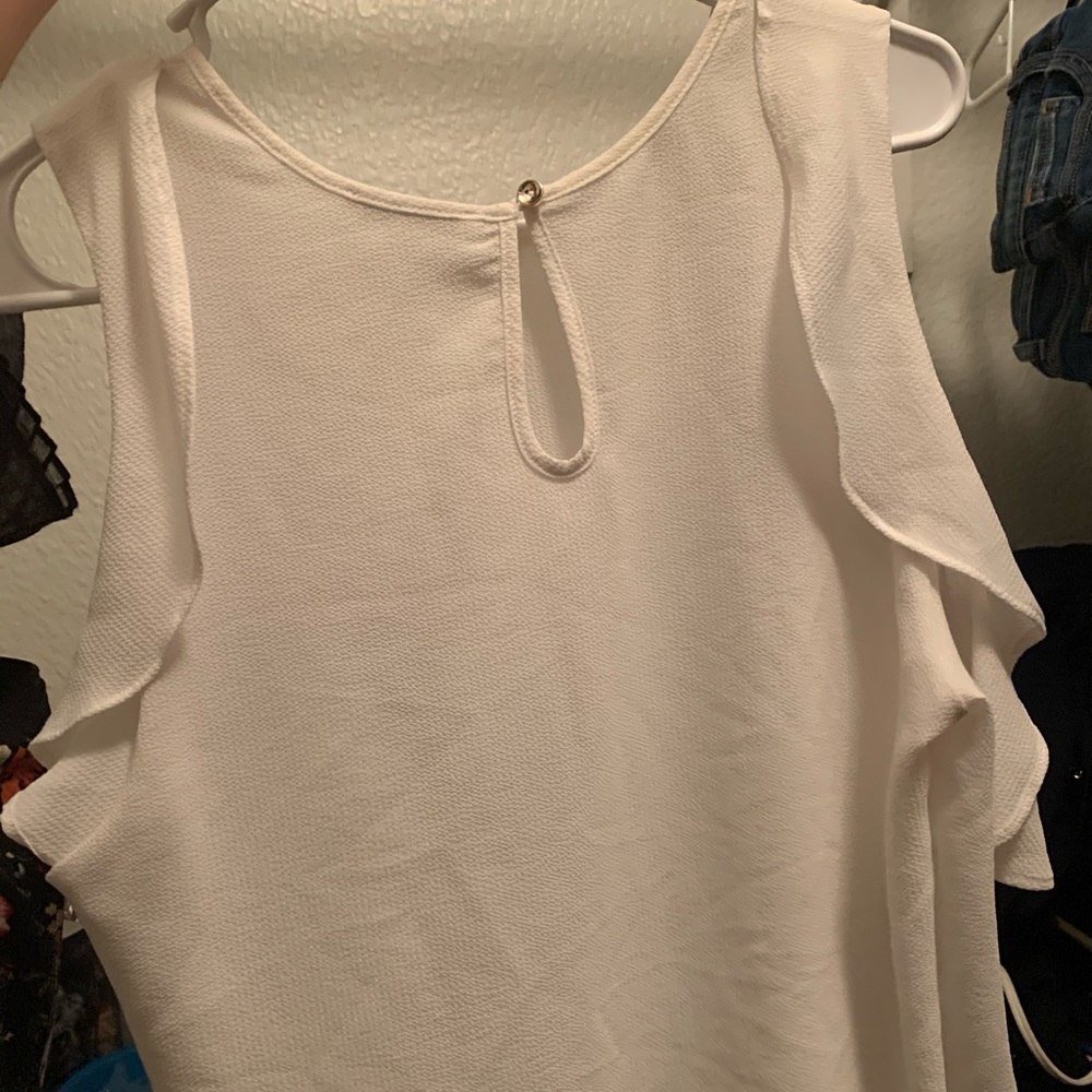 White top - Picture 2 of 3